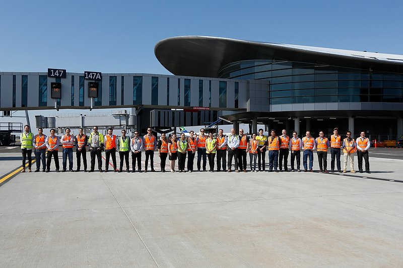 Perth Airport T1 Virgin Large Group People Team